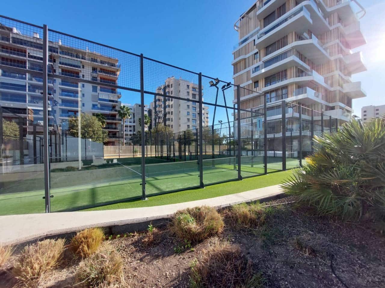 2 soverom Leilighet til salgs i Alicante by med svømmebasseng garasje - € 620 000 (Ref: 9861409)