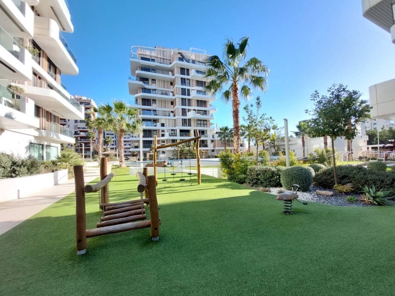 2 soverom Leilighet til salgs i Alicante by med svømmebasseng garasje - € 620 000 (Ref: 9861409)