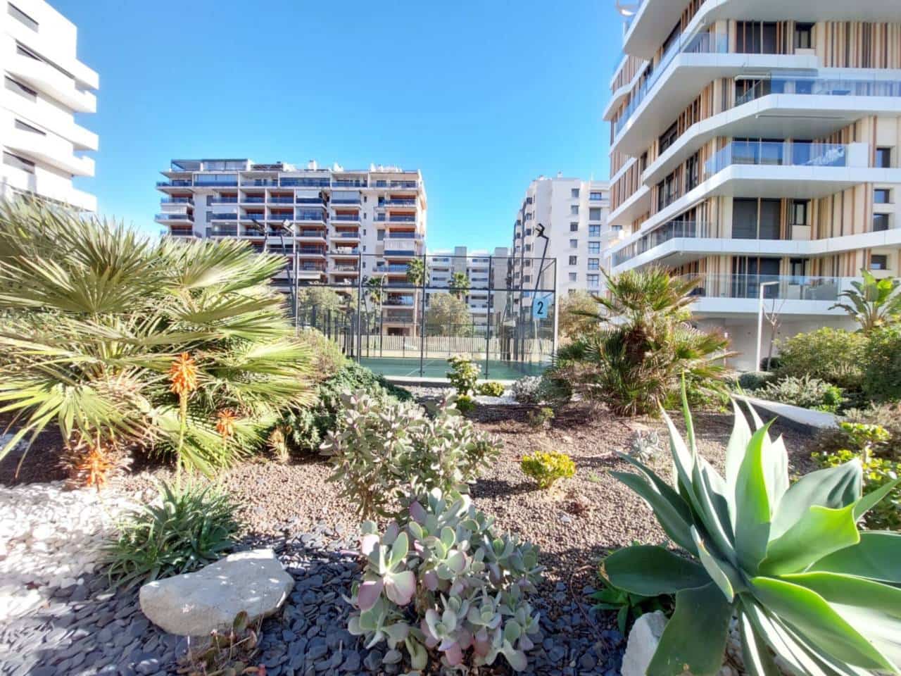 2 soverom Leilighet til salgs i Alicante by med svømmebasseng garasje - € 620 000 (Ref: 9861409)