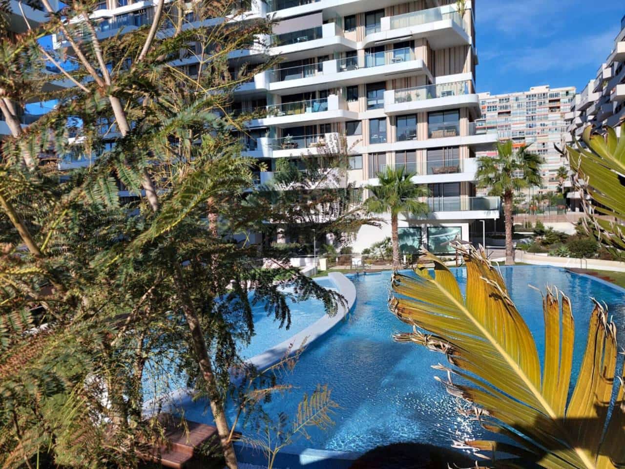 2 soverom Leilighet til salgs i Alicante by med svømmebasseng garasje - € 620 000 (Ref: 9861409)