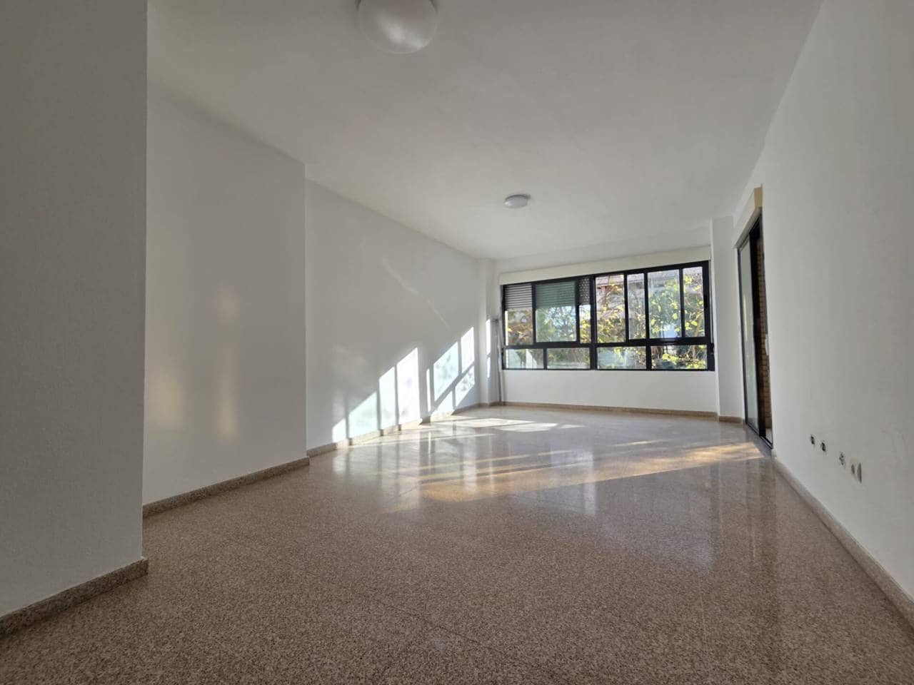 4 Zimmer Wohnung zu vermieten in Alicante / Alacant Stadt mit Pool Garage - 1.500 € (Ref: 9863710)