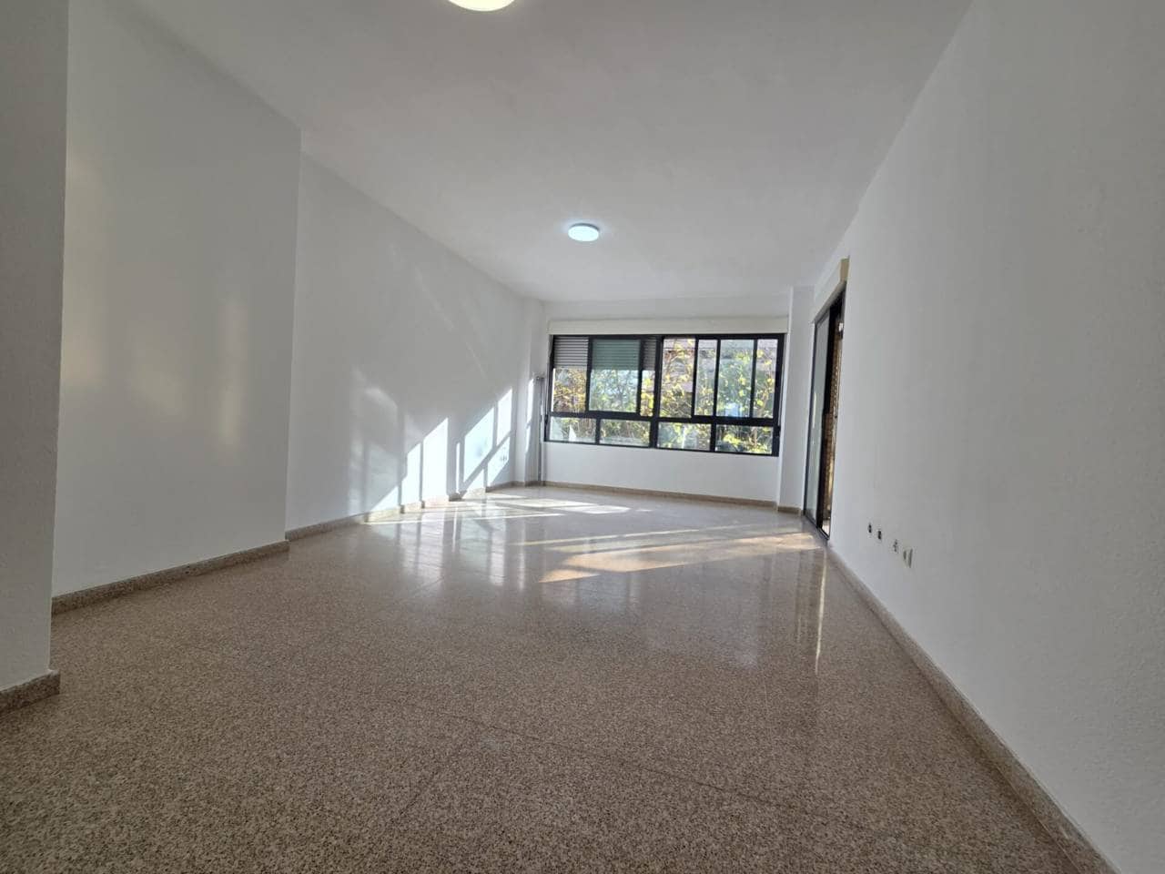 4 Zimmer Wohnung zu vermieten in Alicante / Alacant Stadt mit Pool Garage - 1.500 € (Ref: 9863710)