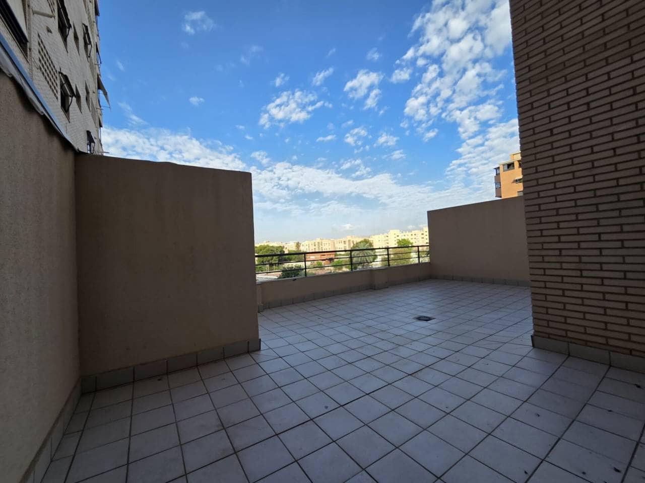 4 Zimmer Wohnung zu vermieten in Alicante / Alacant Stadt mit Pool Garage - 1.500 € (Ref: 9863710)