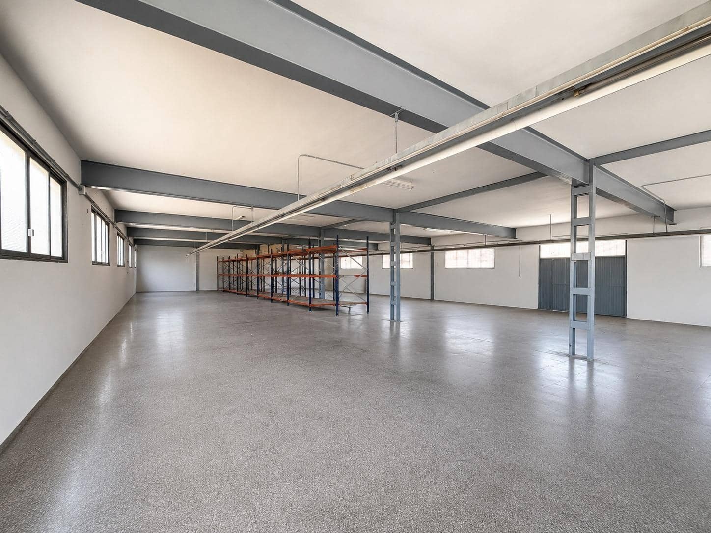 Bedrift til salgs i Almansa med garasje - € 600 000 (Ref: 10004167)