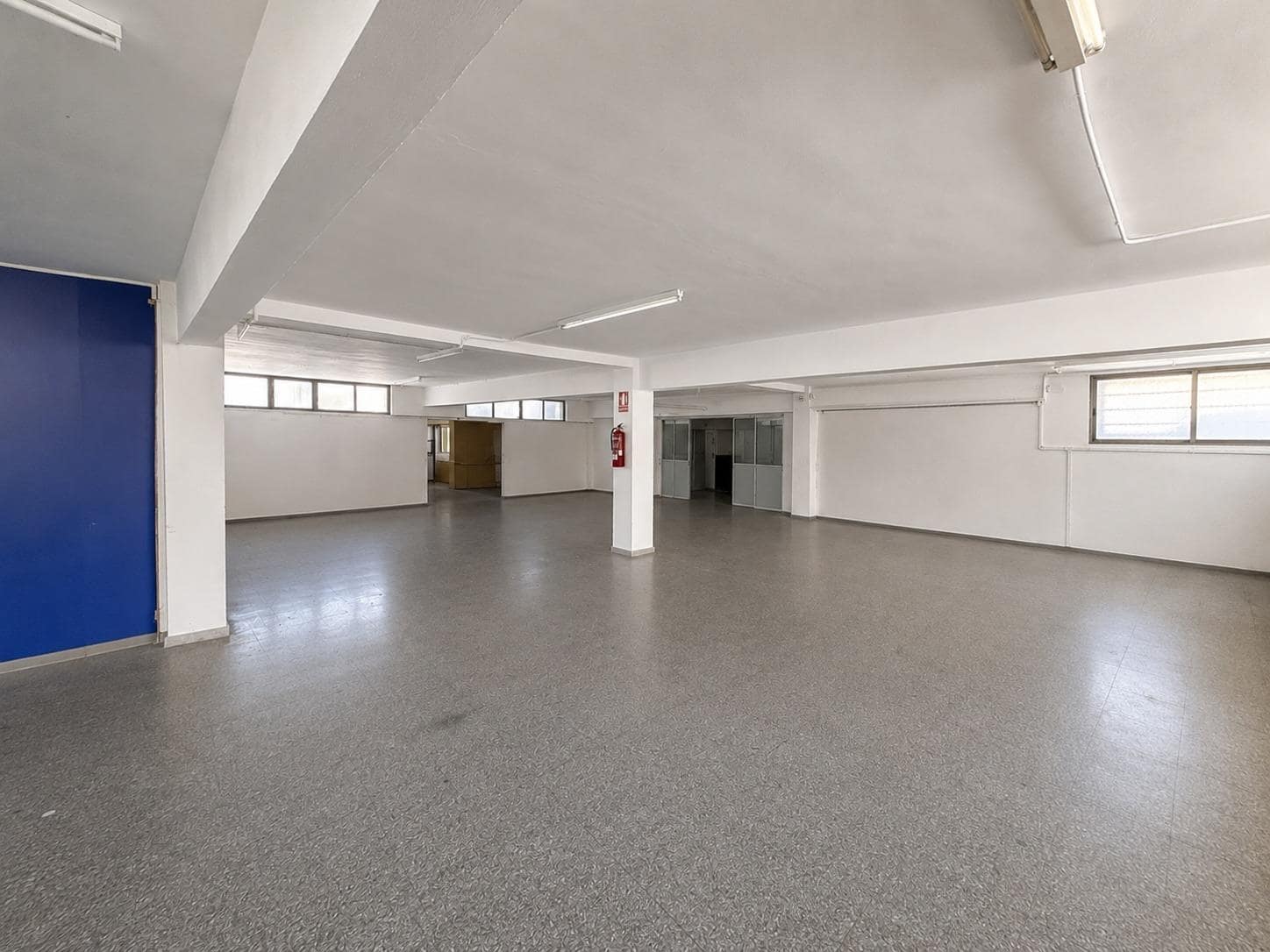 Bedrift til salgs i Almansa med garasje - € 600 000 (Ref: 10004167)