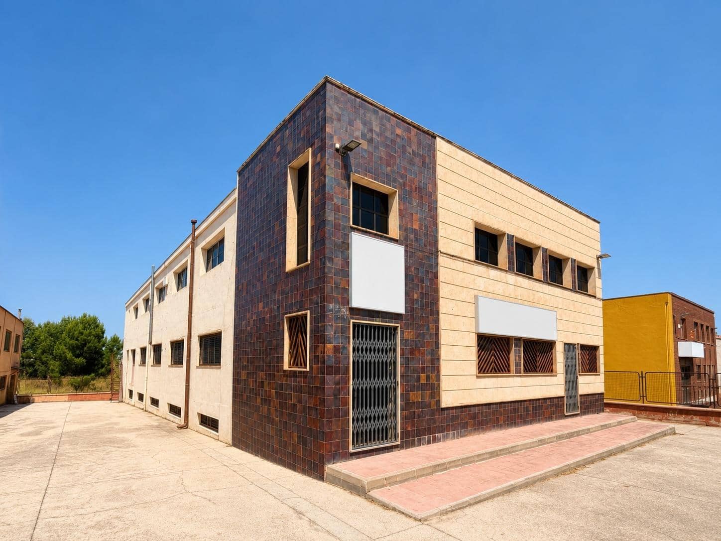 Bedrift til salgs i Almansa med garasje - € 600 000 (Ref: 10004167)