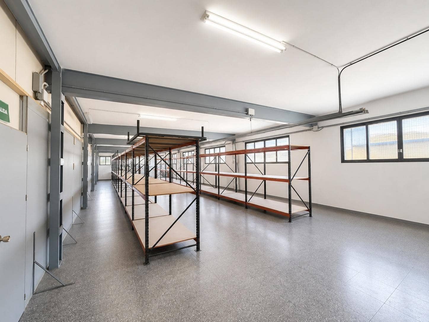 Bedrift til salgs i Almansa med garasje - € 600 000 (Ref: 10004167)