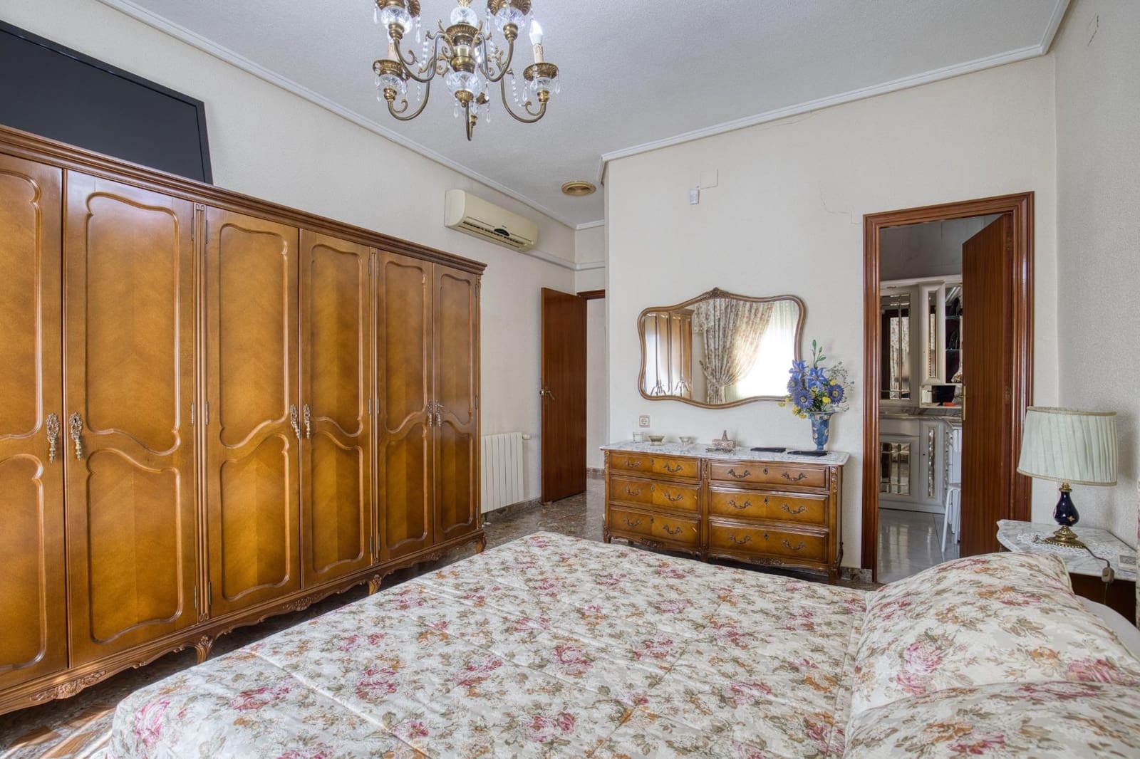 5 bedroom Villa for sale in Orihuela with garage - € 299,900 (Ref: 10009095)
