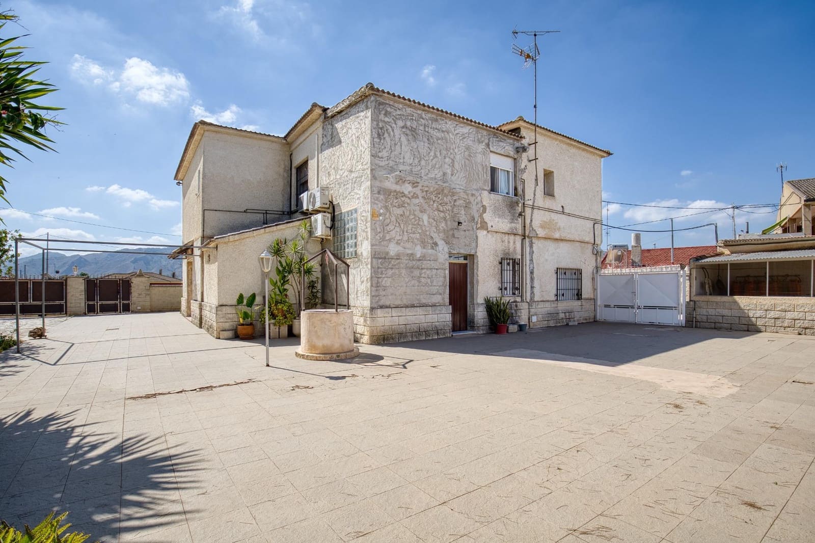 5 bedroom Villa for sale in Orihuela with garage - € 299,900 (Ref: 10009095)