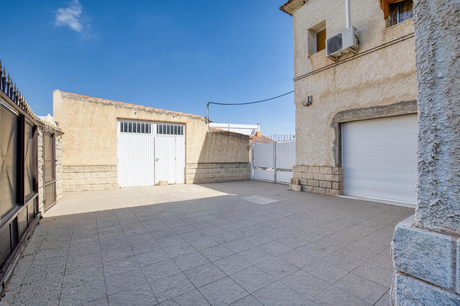 5 bedroom Villa for sale in Orihuela with garage - € 299,900 (Ref: 10009095)