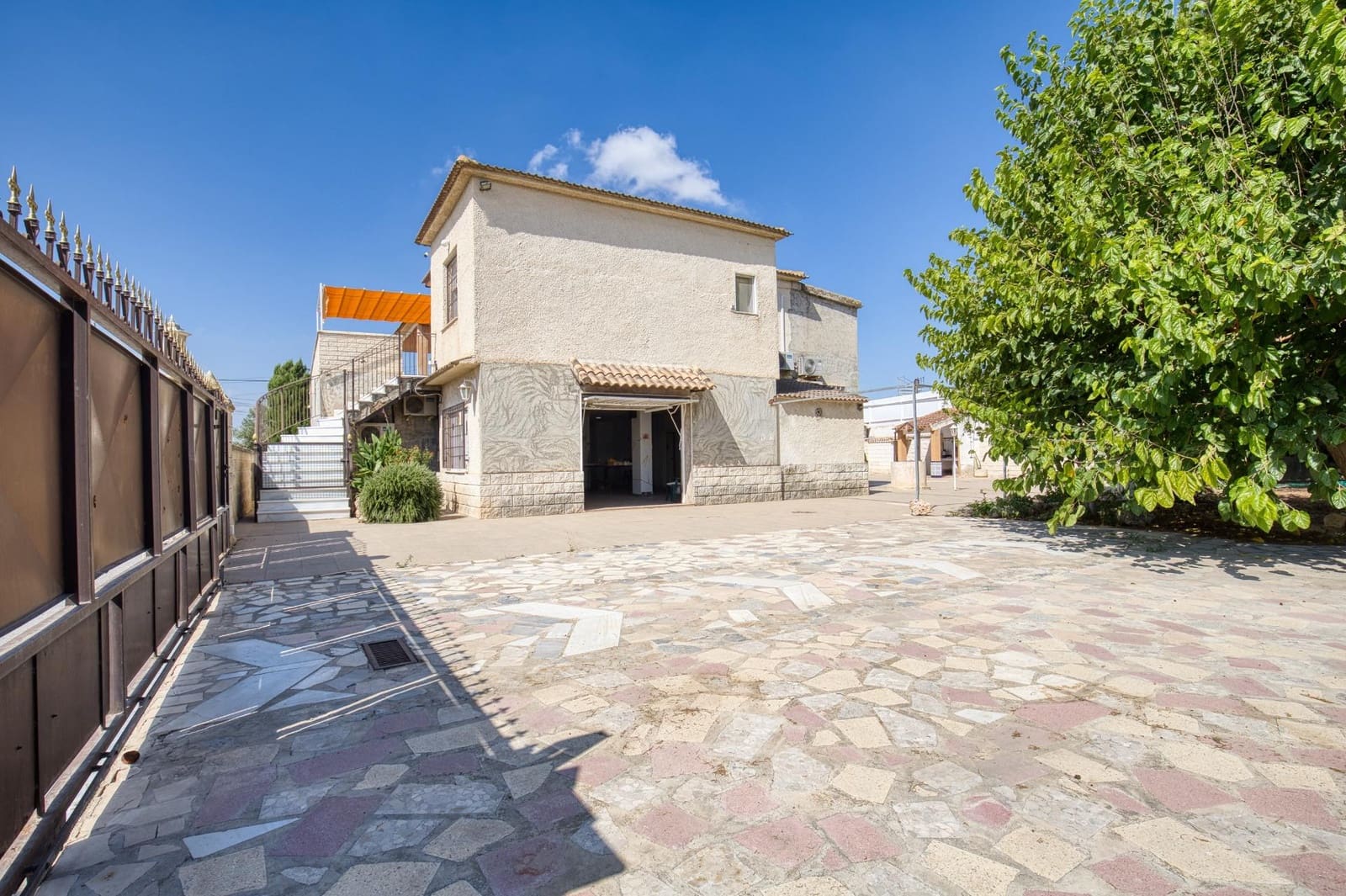 5 bedroom Villa for sale in Orihuela with garage - € 299,900 (Ref: 10009095)