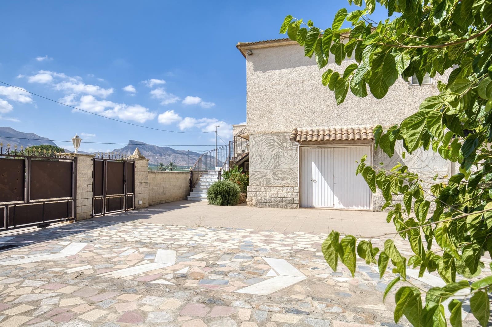 5 bedroom Villa for sale in Orihuela with garage - € 299,900 (Ref: 10009095)