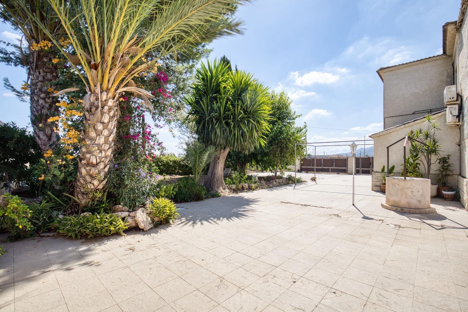 5 bedroom Villa for sale in Orihuela with garage - € 299,900 (Ref: 10009095)