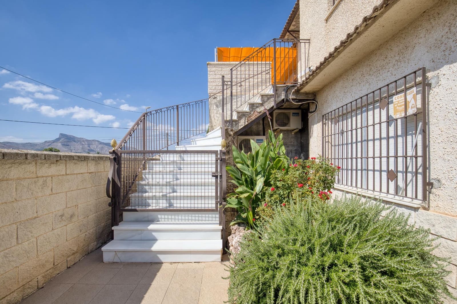 5 bedroom Villa for sale in Orihuela with garage - € 299,900 (Ref: 10009095)