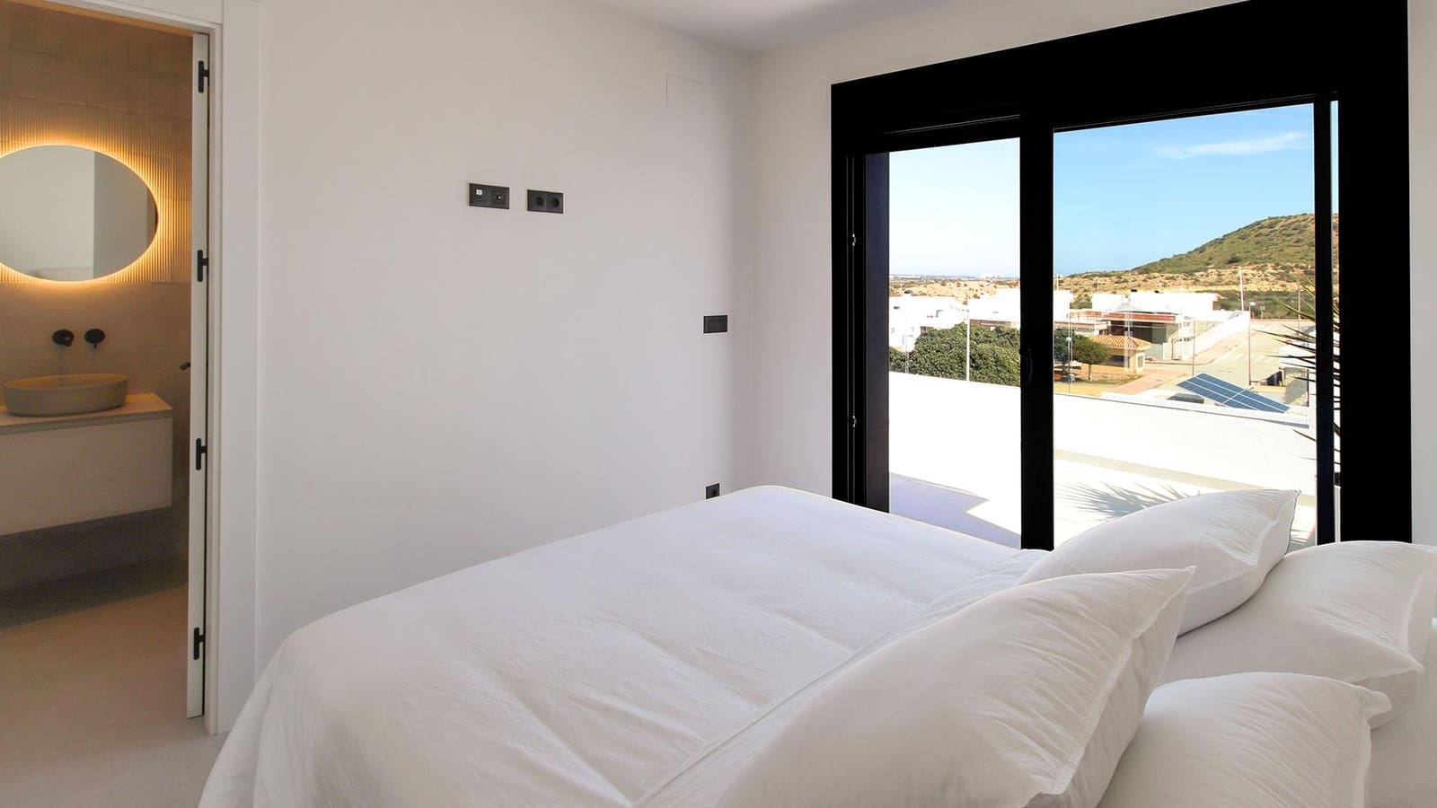 5 bedroom Villa for sale in Rojales with pool garage - € 819,500 (Ref: 10011473)