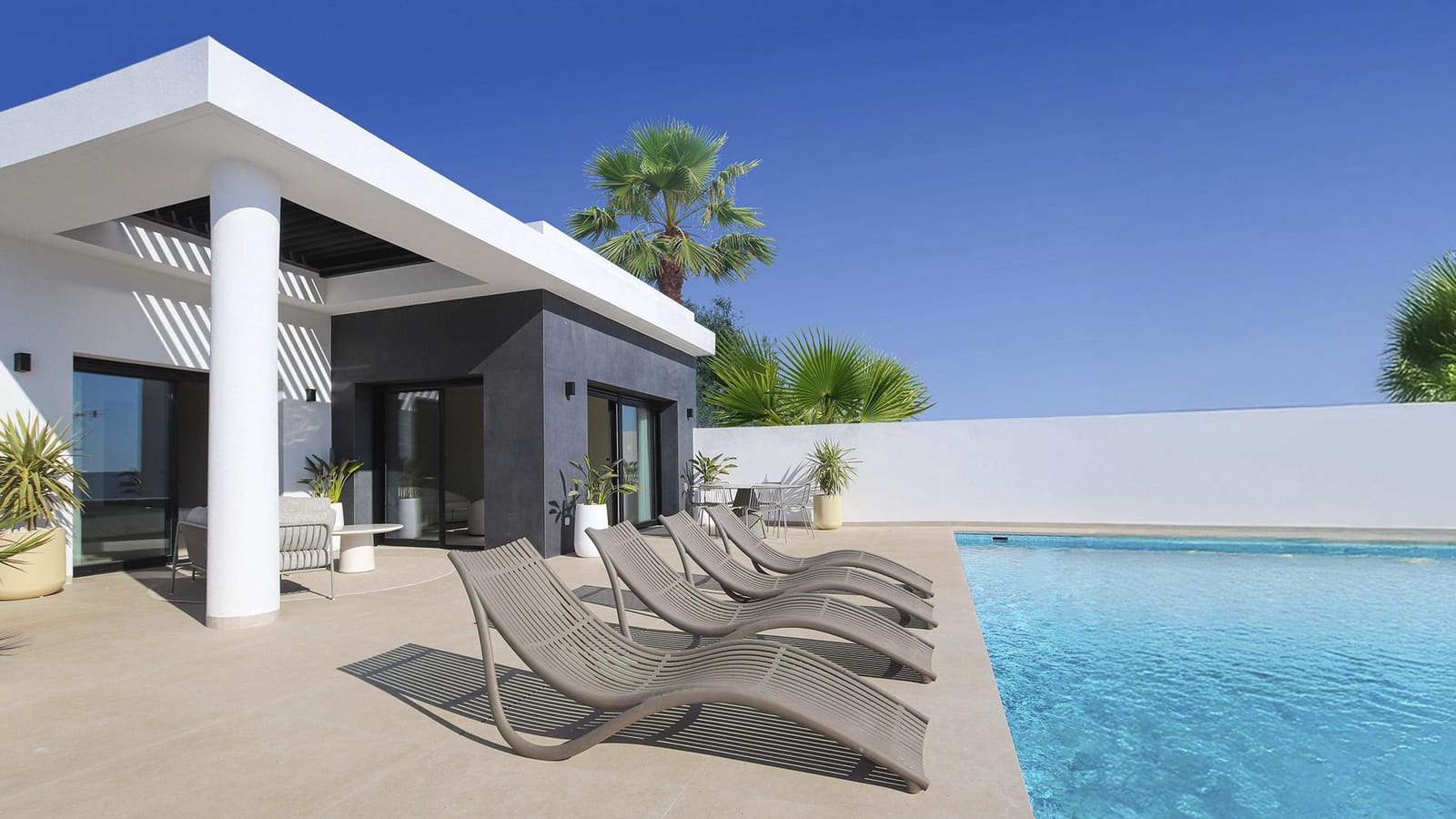 Chalet de 4 habitaciones en Rojales en venta con piscina garaje - 810.750 € (Ref: 10011474)