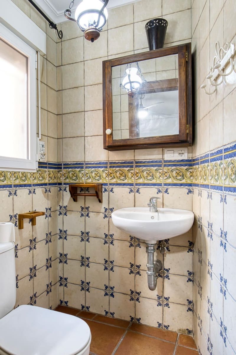 6 bedroom Townhouse for sale in Novelda with garage - € 335,000 (Ref: 10011475)