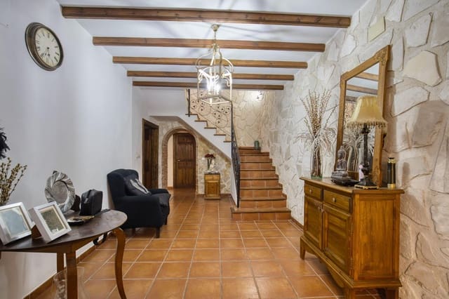 6 bedroom Townhouse for sale in Novelda with garage - € 335,000 (Ref: 10011475)