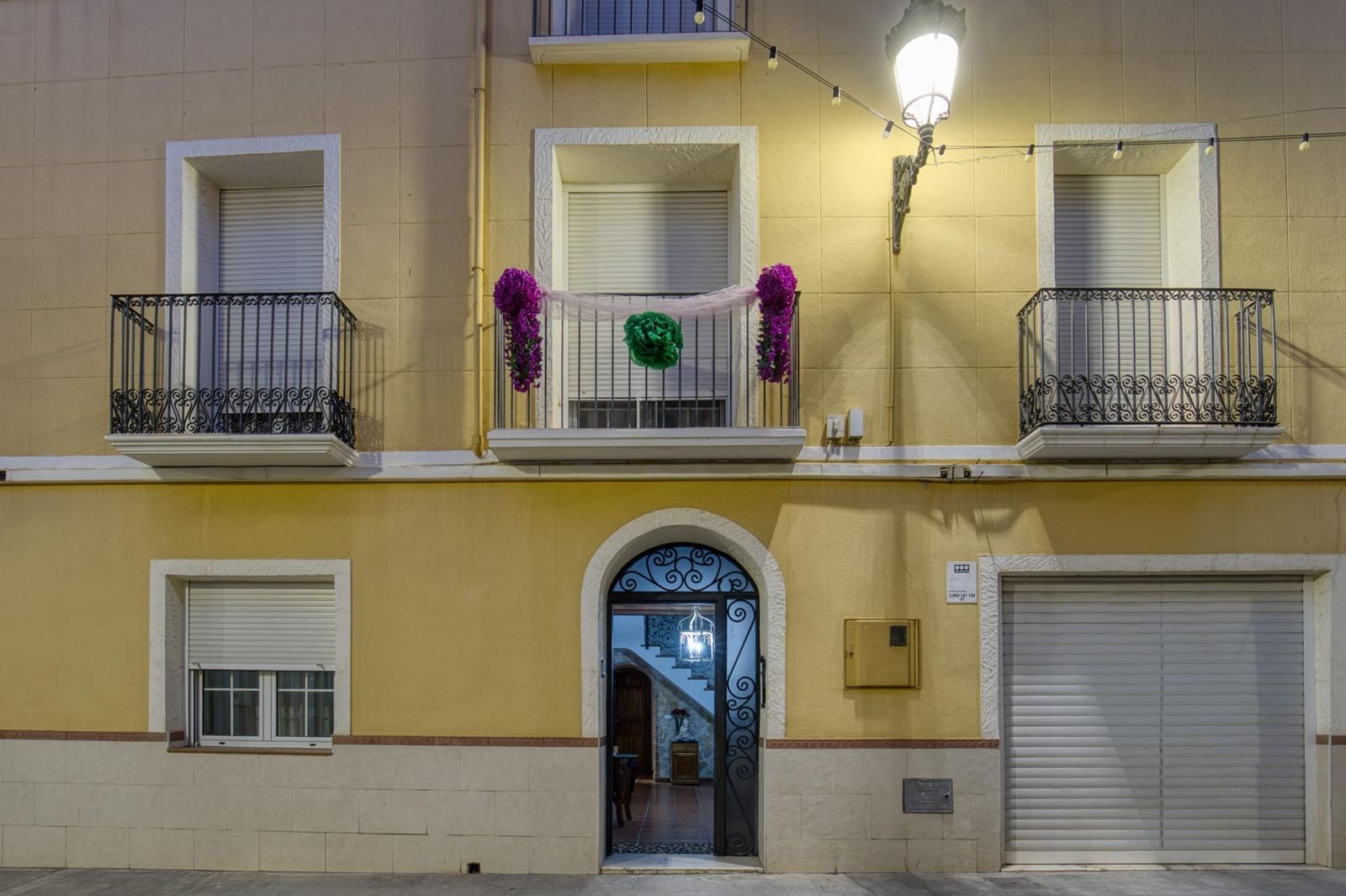 6 bedroom Townhouse for sale in Novelda with garage - € 335,000 (Ref: 10011475)