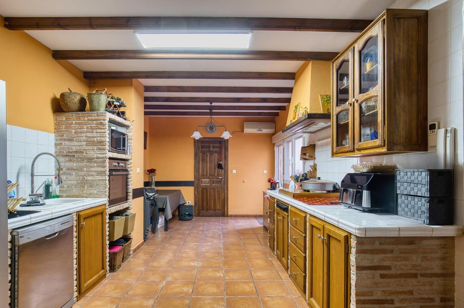 6 bedroom Townhouse for sale in Novelda with garage - € 335,000 (Ref: 10011475)
