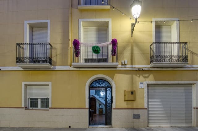 6 bedroom Townhouse for sale in Novelda with garage - € 335,000 (Ref: 10011475)