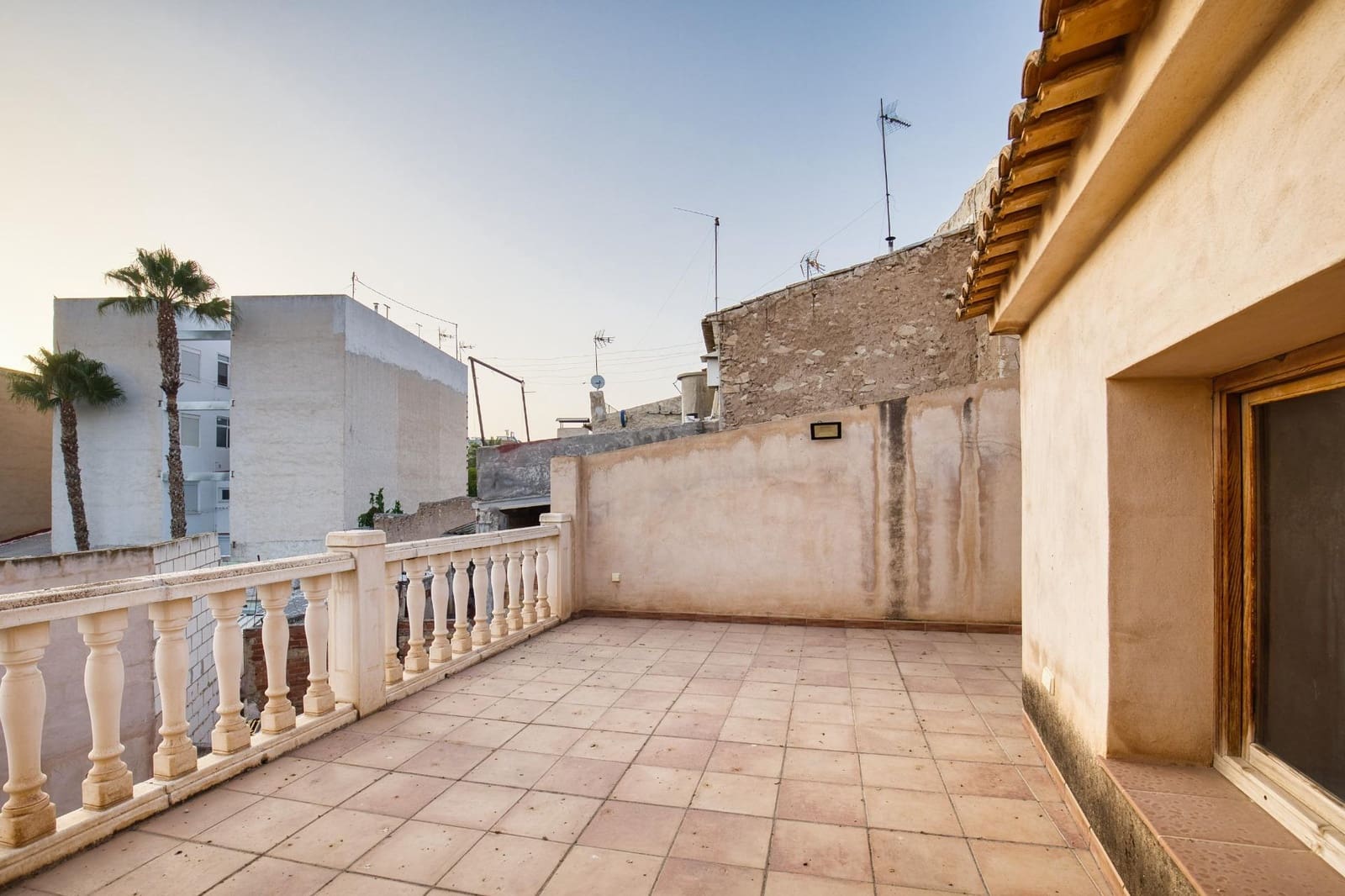 6 bedroom Townhouse for sale in Novelda with garage - € 335,000 (Ref: 10011475)