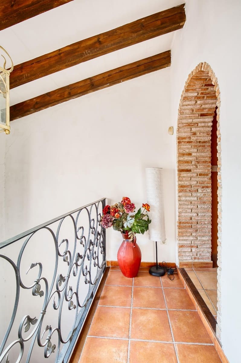 6 bedroom Townhouse for sale in Novelda with garage - € 335,000 (Ref: 10011475)