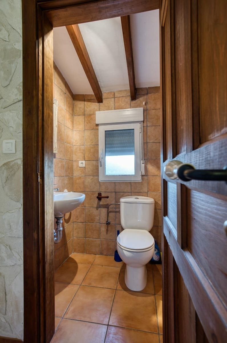 6 bedroom Townhouse for sale in Novelda with garage - € 335,000 (Ref: 10011475)