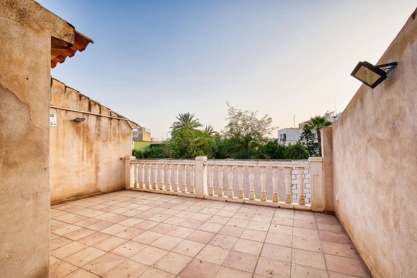 6 bedroom Townhouse for sale in Novelda with garage - € 335,000 (Ref: 10011475)