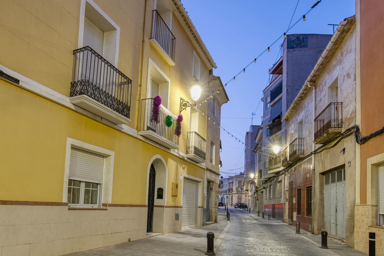6 bedroom Townhouse for sale in Novelda with garage - € 335,000 (Ref: 10011475)