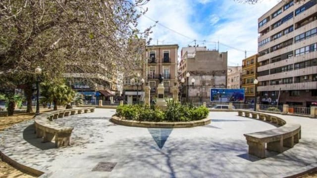 4 slaapkamer Flat te koop in Alicante stad - € 348.000 (Ref: 10013352)