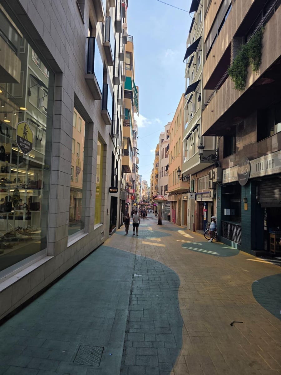 4 bedroom Flat for sale in Alicante / Alacant city - € 348,000 (Ref: 10013352)
