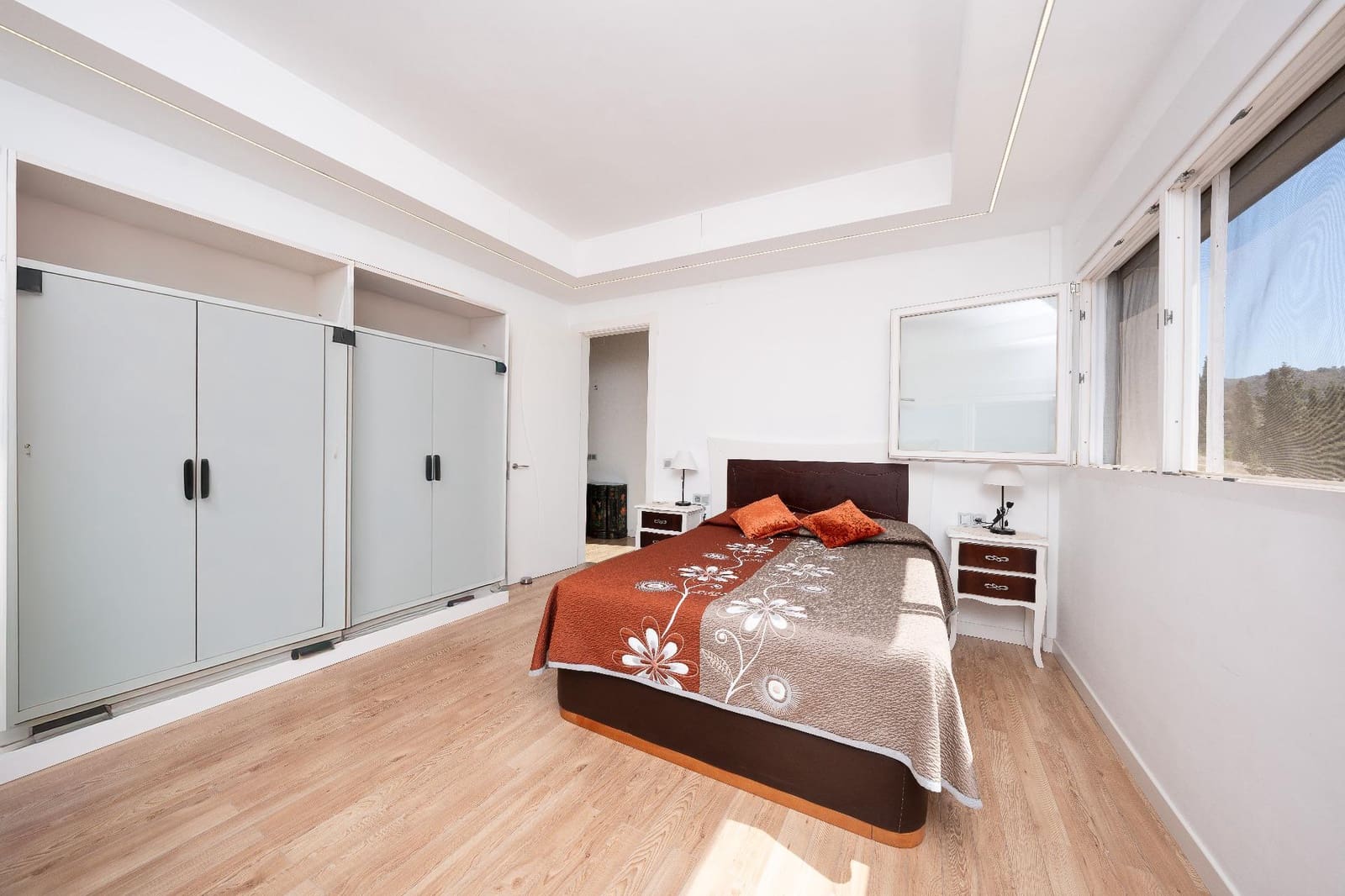 5 bedroom Villa for sale in Petrel / Petrer with pool garage - € 586,000 (Ref: 10013353)