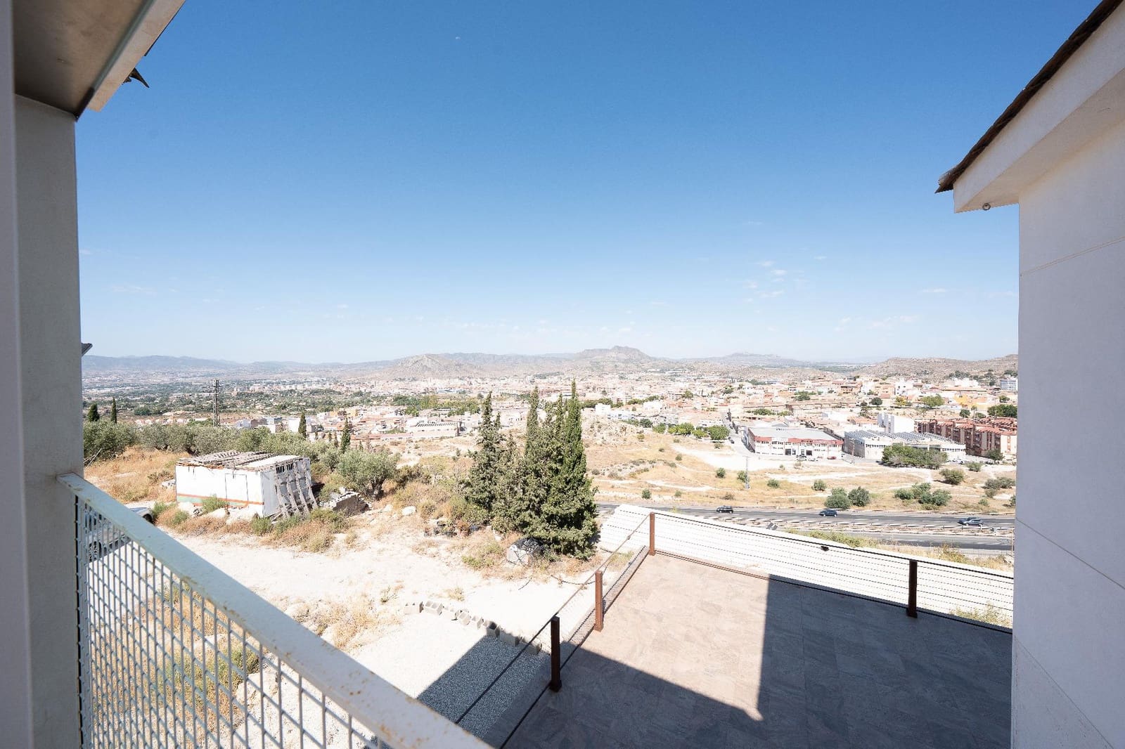 5 bedroom Villa for sale in Petrel / Petrer with pool garage - € 586,000 (Ref: 10013353)