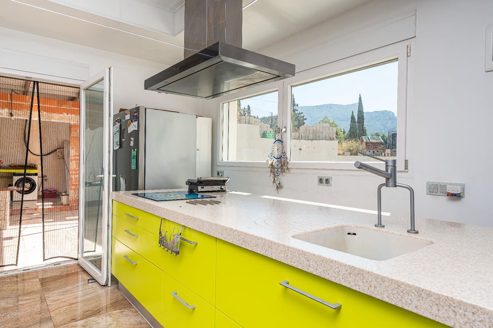 5 bedroom Villa for sale in Petrel / Petrer with pool garage - € 586,000 (Ref: 10013353)