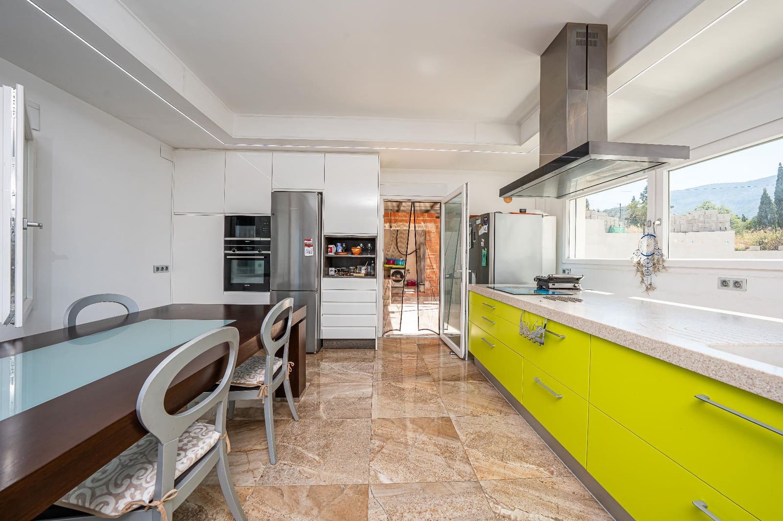 5 bedroom Villa for sale in Petrel / Petrer with pool garage - € 586,000 (Ref: 10013353)
