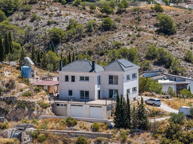 5 bedroom Villa for sale in Petrel / Petrer with pool garage - € 586,000 (Ref: 10013353)