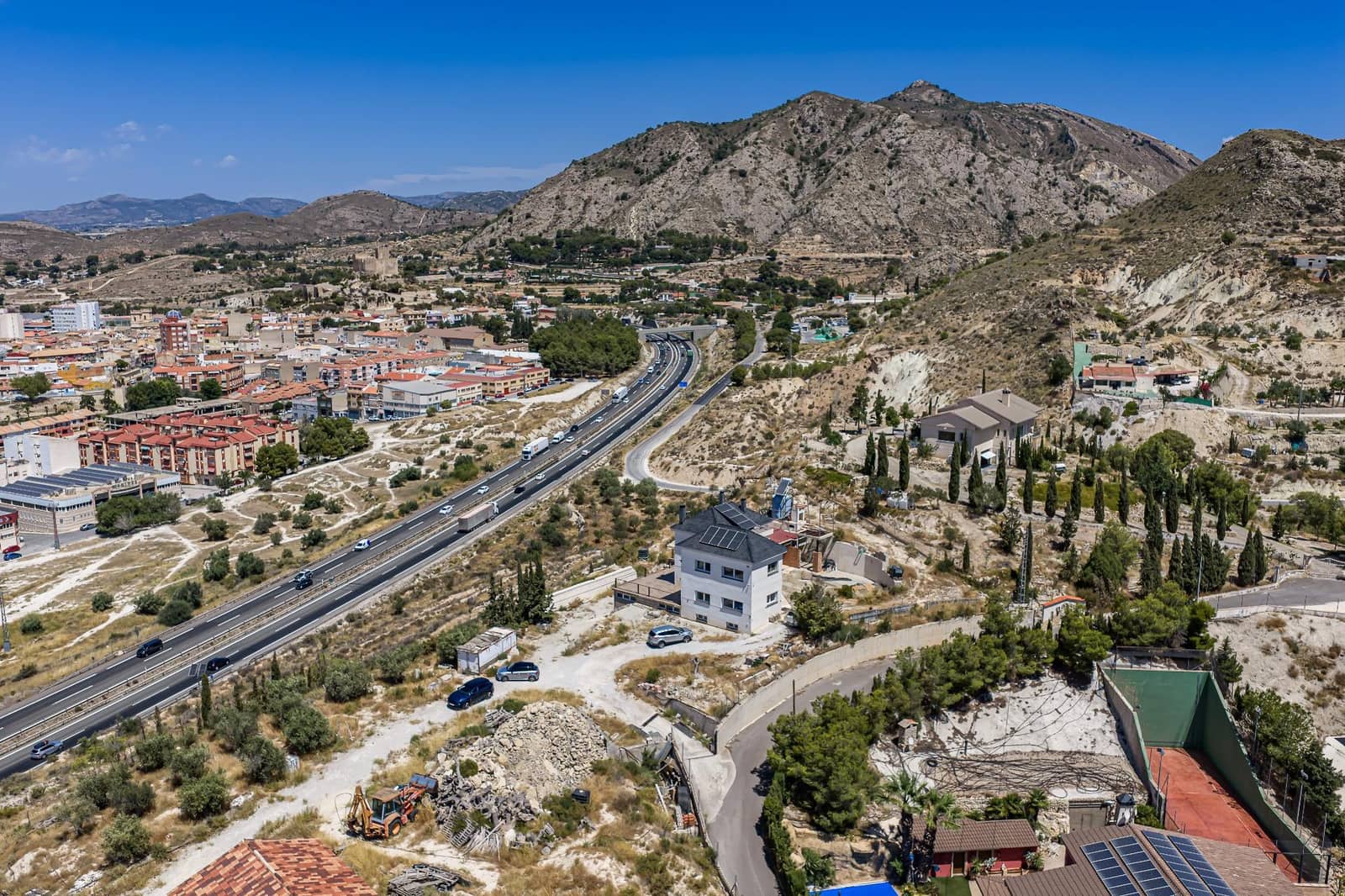 5 bedroom Villa for sale in Petrel / Petrer with pool garage - € 586,000 (Ref: 10013353)