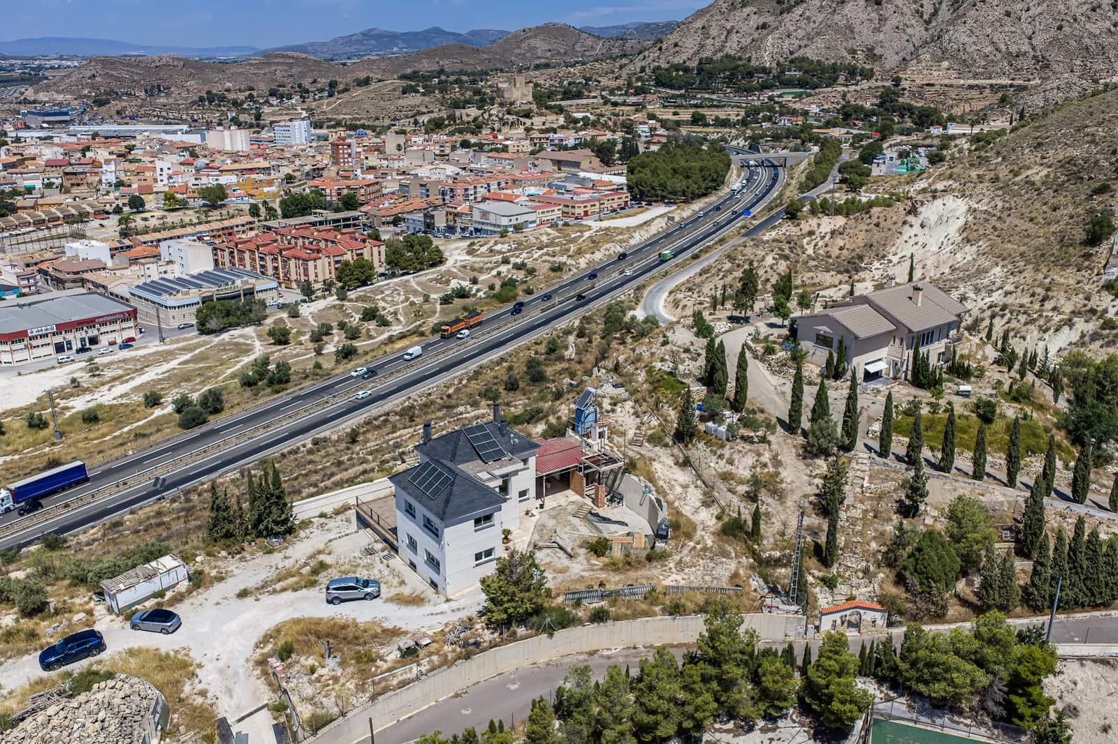 5 bedroom Villa for sale in Petrel / Petrer with pool garage - € 586,000 (Ref: 10013353)