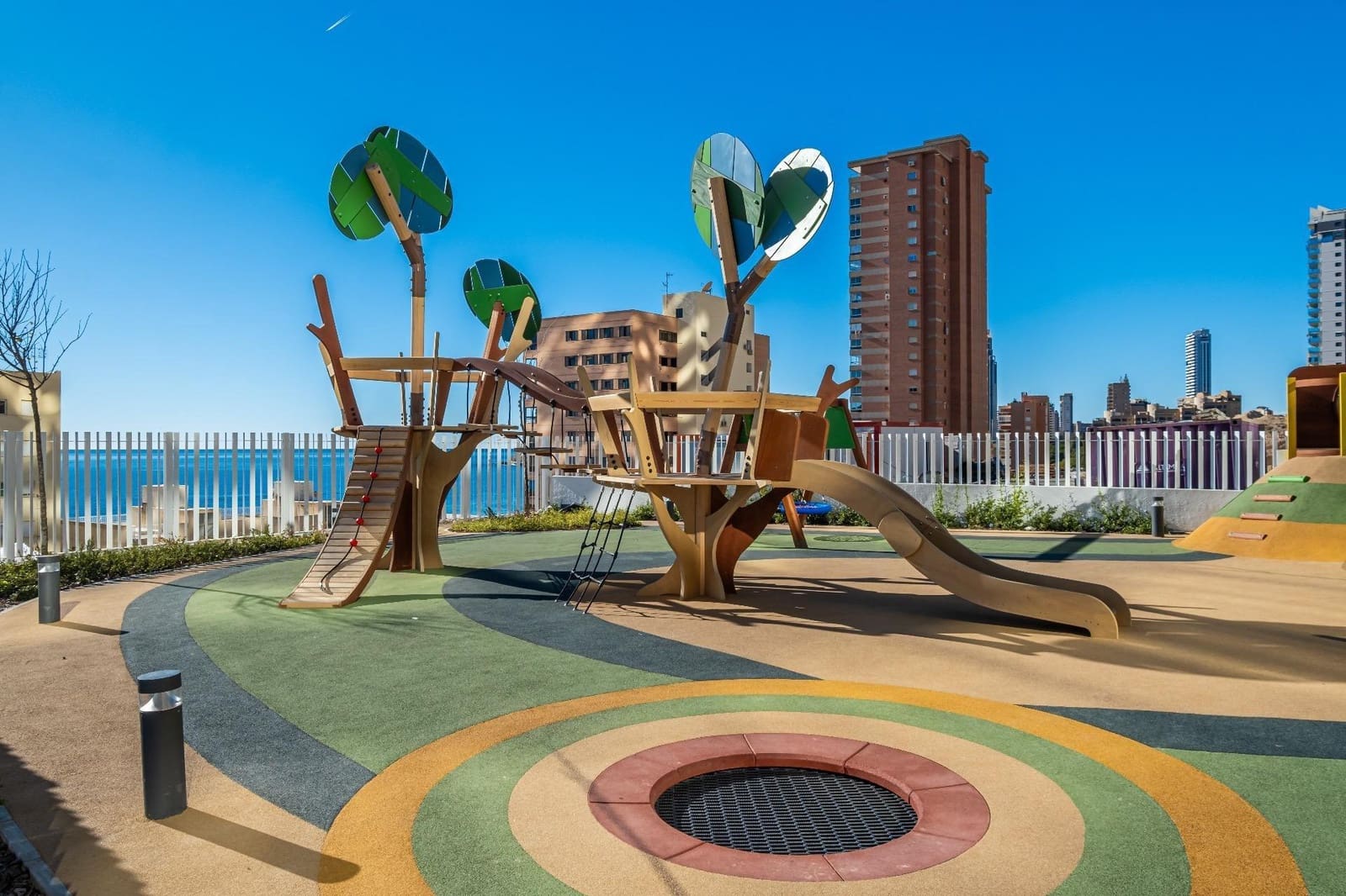 2 bedroom Apartment for rent in Benidorm with pool - € 2,200 (Ref: 10019215)