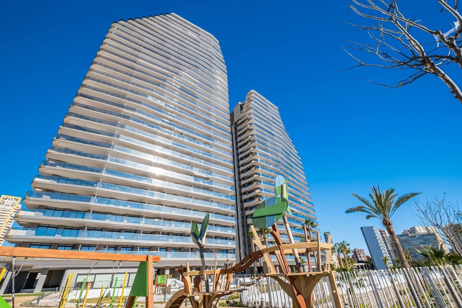 2 bedroom Apartment for rent in Benidorm with pool - € 2,200 (Ref: 10019215)