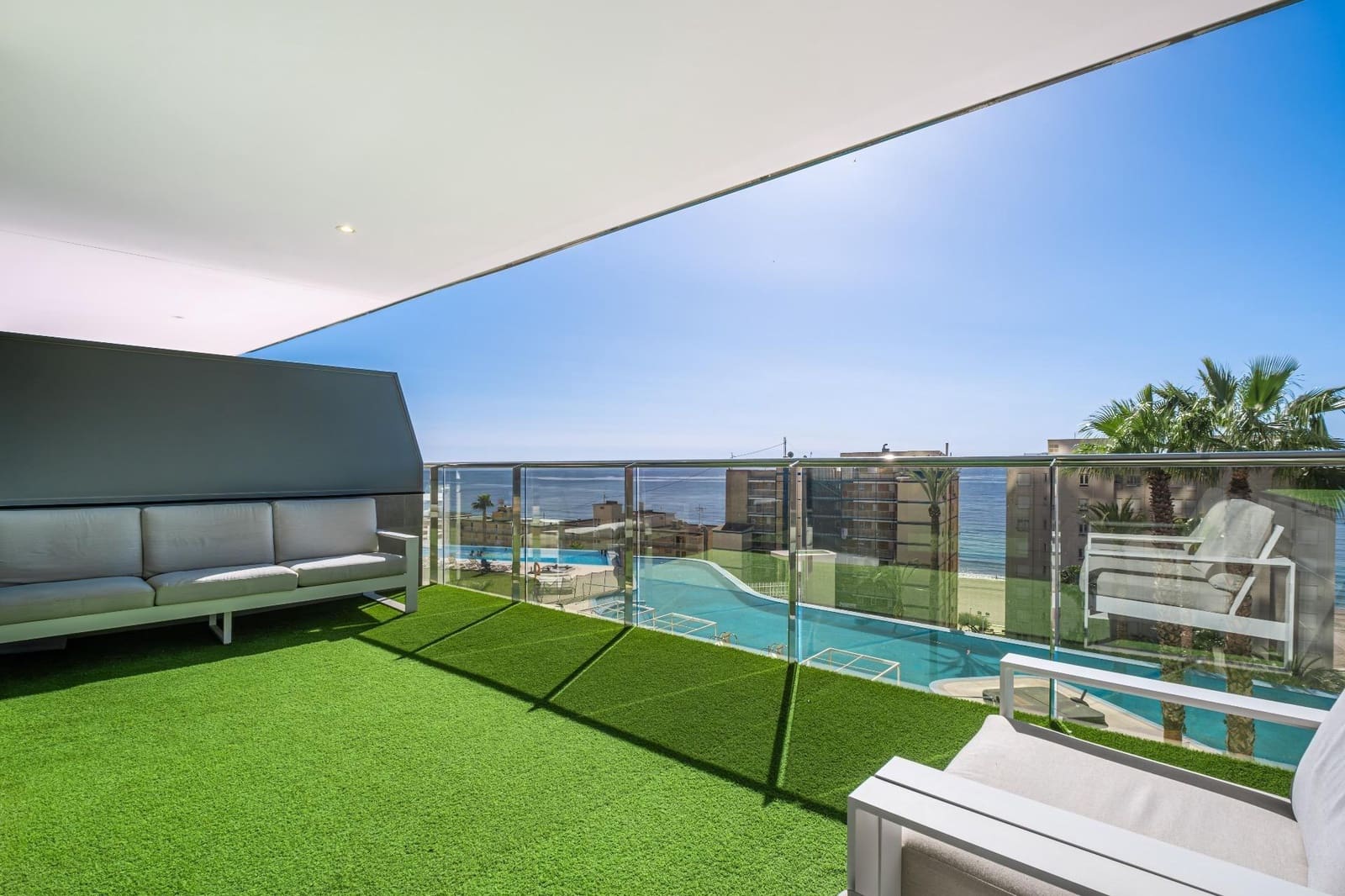 2 bedroom Apartment for rent in Benidorm with pool - € 2,200 (Ref: 10019215)
