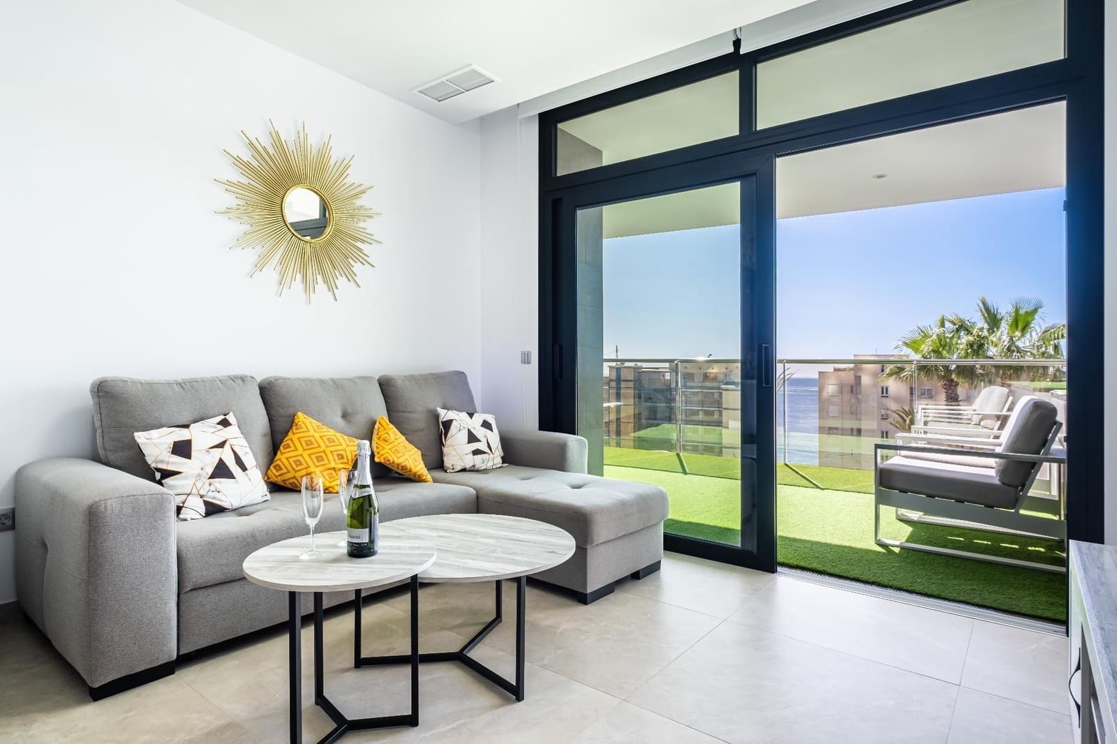 2 bedroom Apartment for rent in Benidorm with pool - € 2,200 (Ref: 10019215)
