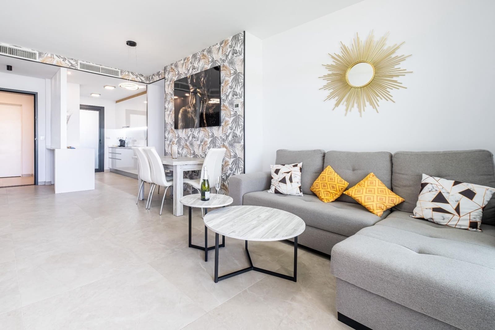 2 bedroom Apartment for rent in Benidorm with pool - € 2,200 (Ref: 10019215)