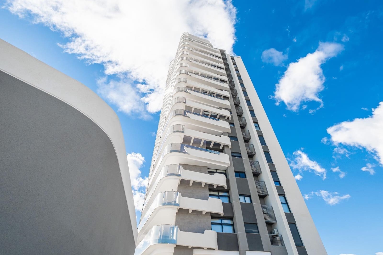 2 bedroom Apartment for rent in Benidorm with pool - € 2,200 (Ref: 10019215)