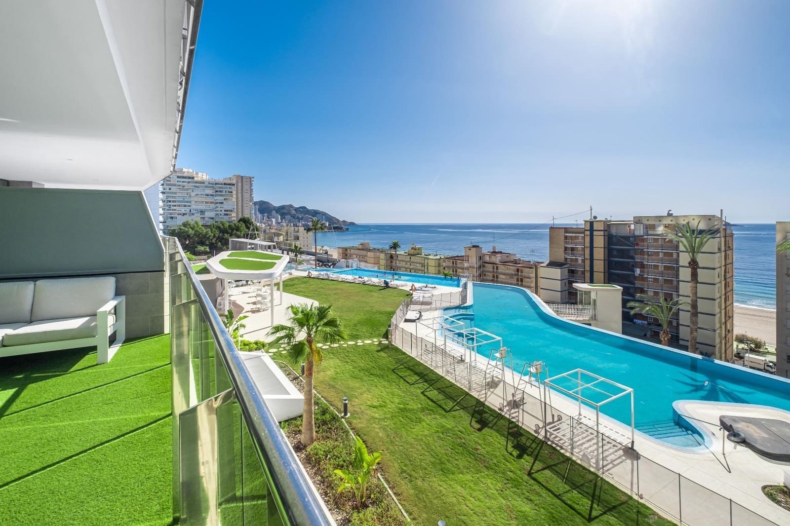 2 bedroom Apartment for rent in Benidorm with pool - € 2,200 (Ref: 10019215)