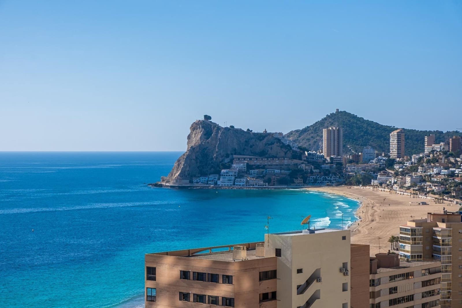 2 bedroom Apartment for rent in Benidorm with pool - € 2,200 (Ref: 10019215)