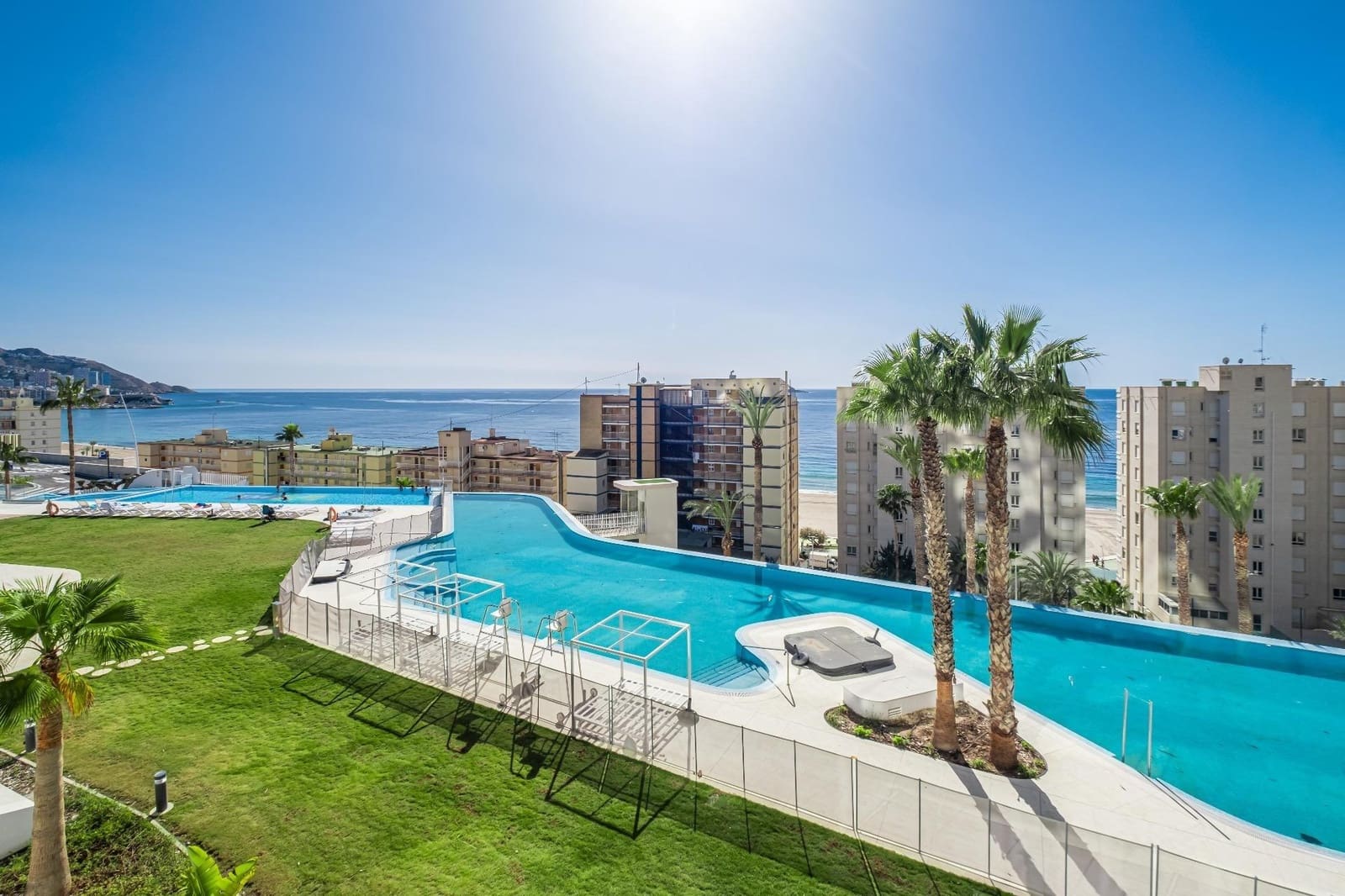 2 bedroom Apartment for rent in Benidorm with pool - € 2,200 (Ref: 10019215)