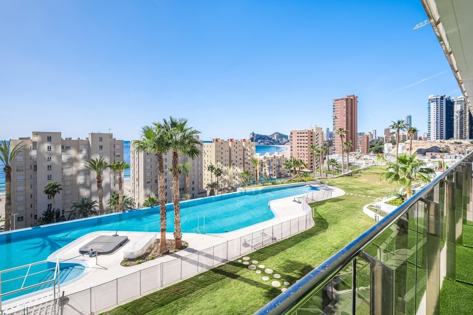 2 bedroom Apartment for rent in Benidorm with pool - € 2,200 (Ref: 10019215)