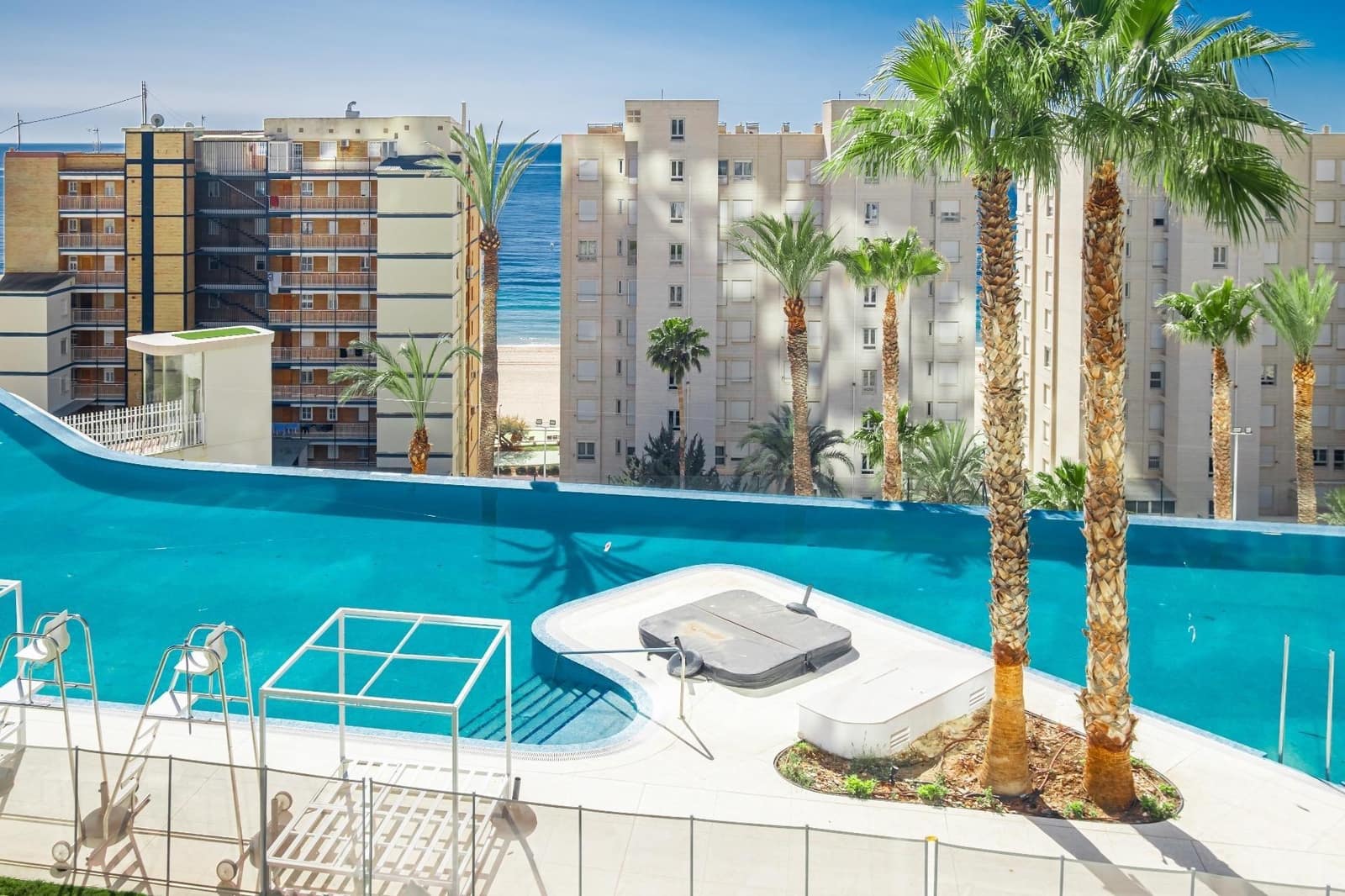 2 bedroom Apartment for rent in Benidorm with pool - € 2,200 (Ref: 10019215)